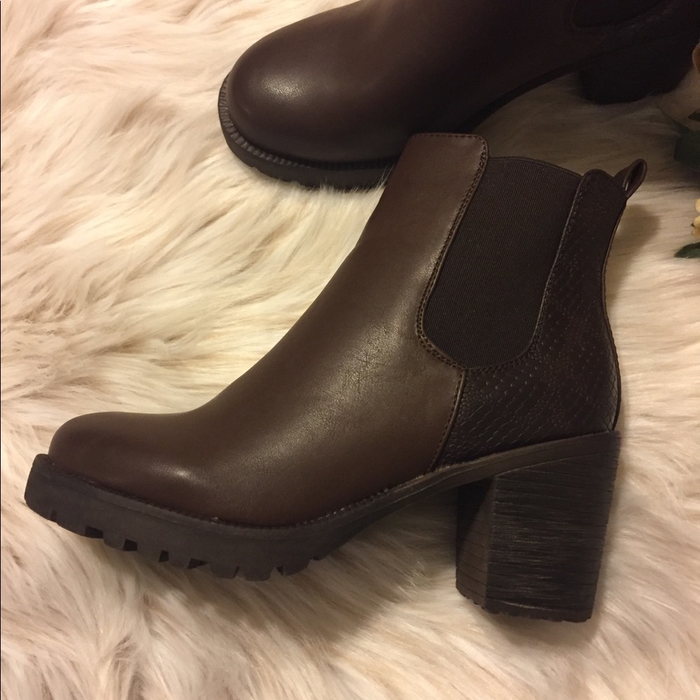 BROWN FAUX LEATHER ANKLE BOOTS - Picture 5 of 7